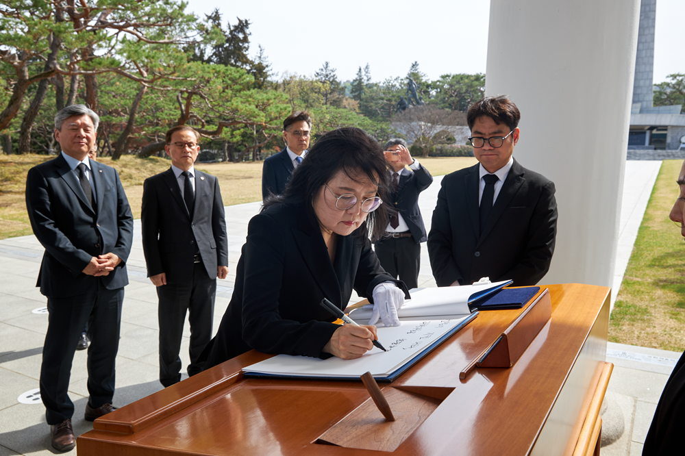  관련사진 2 보기